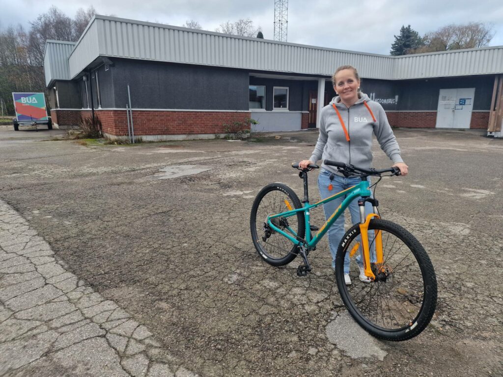 STØRRE PLASS: BUA Åsnes får vesentlig større plass i de gamle lokalene til Flisa Undomsklubb ved Televerksbana. Arnhild Dragsnes håper mange kommer når BUA gjenåpner torsdag etter å ha holdt stengt i rundt to måneder.