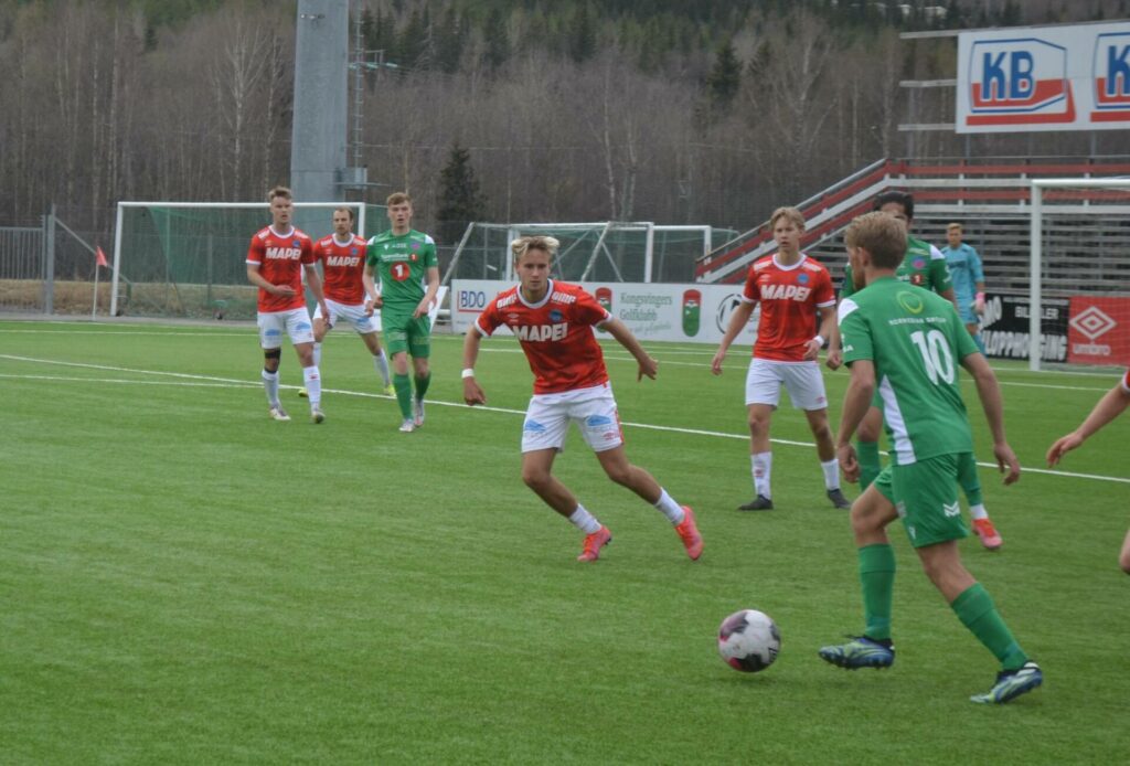 FLYTTER NORDOVER: Oliver Sandberg lånes ut fra Kongsvinger til Elverum. Her håper han å ta flere steg både som fotballspiller og menneske. Arkivfoto: Pål-Erik Berntsen.