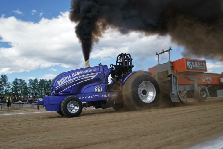 NY FARMPOWER WEEKEND: Traktorcross.no inviterer til Kirkenær Farmpower Weekend på Nøkleberget travbane lørdag 17. og søndag 18. juni. Interessen er allerede stor for årets arrangement.